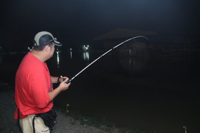 baitcasting, baitcasting techniques, learn how to baitcast, how to cast, how to use baitcasting reel, how to use low profile reel, how to cast a low profile reel, fishing lessons, fishing techniques, tips on fishing, catching fish,